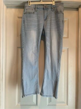 Umgee Light Wash Denim with Side Slit Hem Women’s Jeans size 27